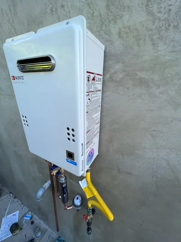 Tankless water heater installation for Live Oak Park homes